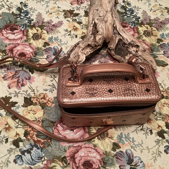 Rare MCM Rockstar Rose Gold Metallic Monogram Vanity Case Bag - Picture 8 of 10